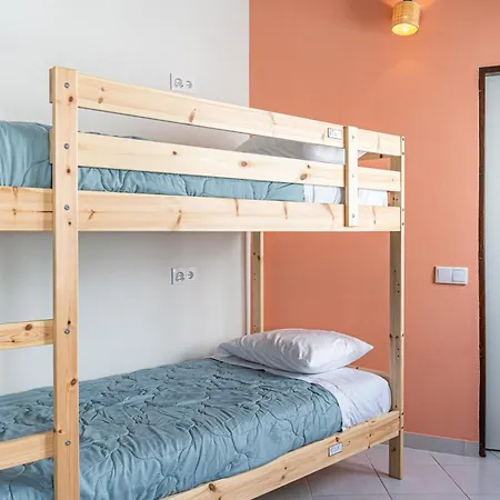 Sandy Bottoms Hostel *